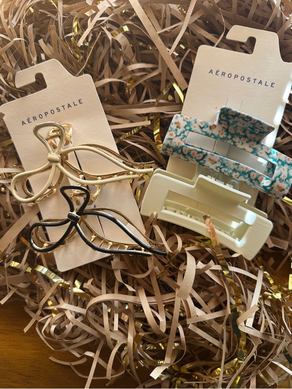 Aéropostale Hair Clip Bundle Set of 4 Bow & Claw Clips Trendy Neutral Floral NWT - Picture 2 of 7